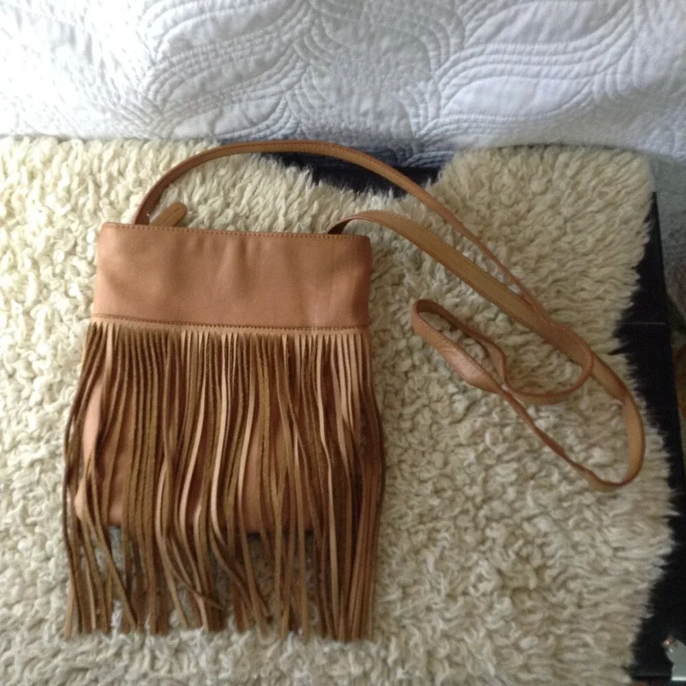 VTG Leather Margot Fringed Crossbody; Bohemian, hippie Vibes, Supple Tan Leather - Picture 2 of 6